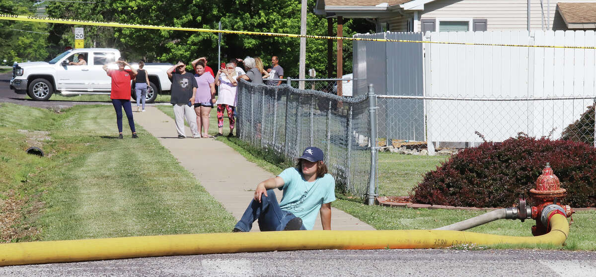 Fire destroys South Roxana home on Sunday