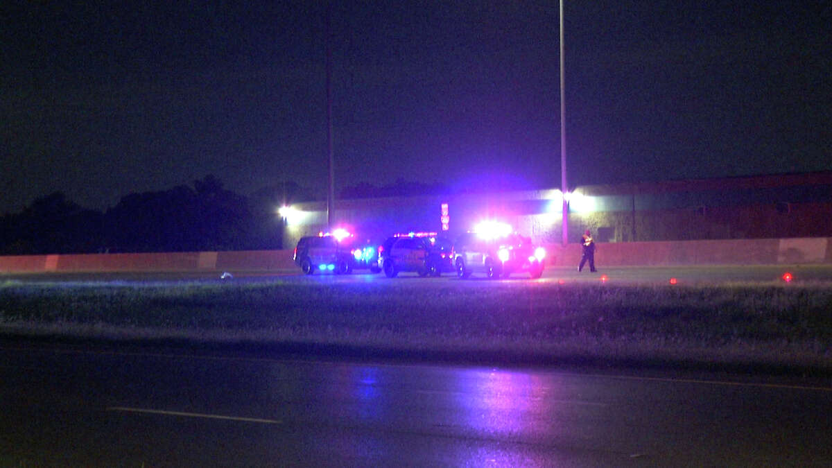 Man killed walking on I-35; hit by 5 vehicles, bus on Northeast side
