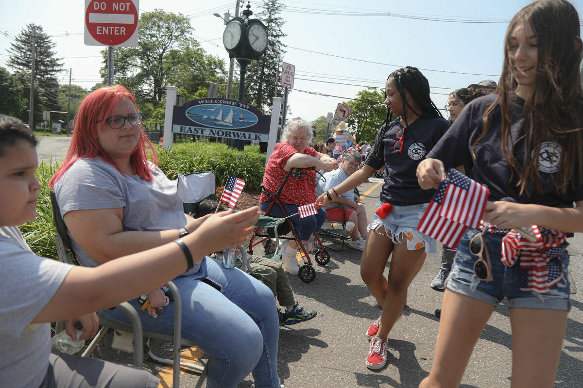 More than a thousand march in Norwalk Memorial Day parade