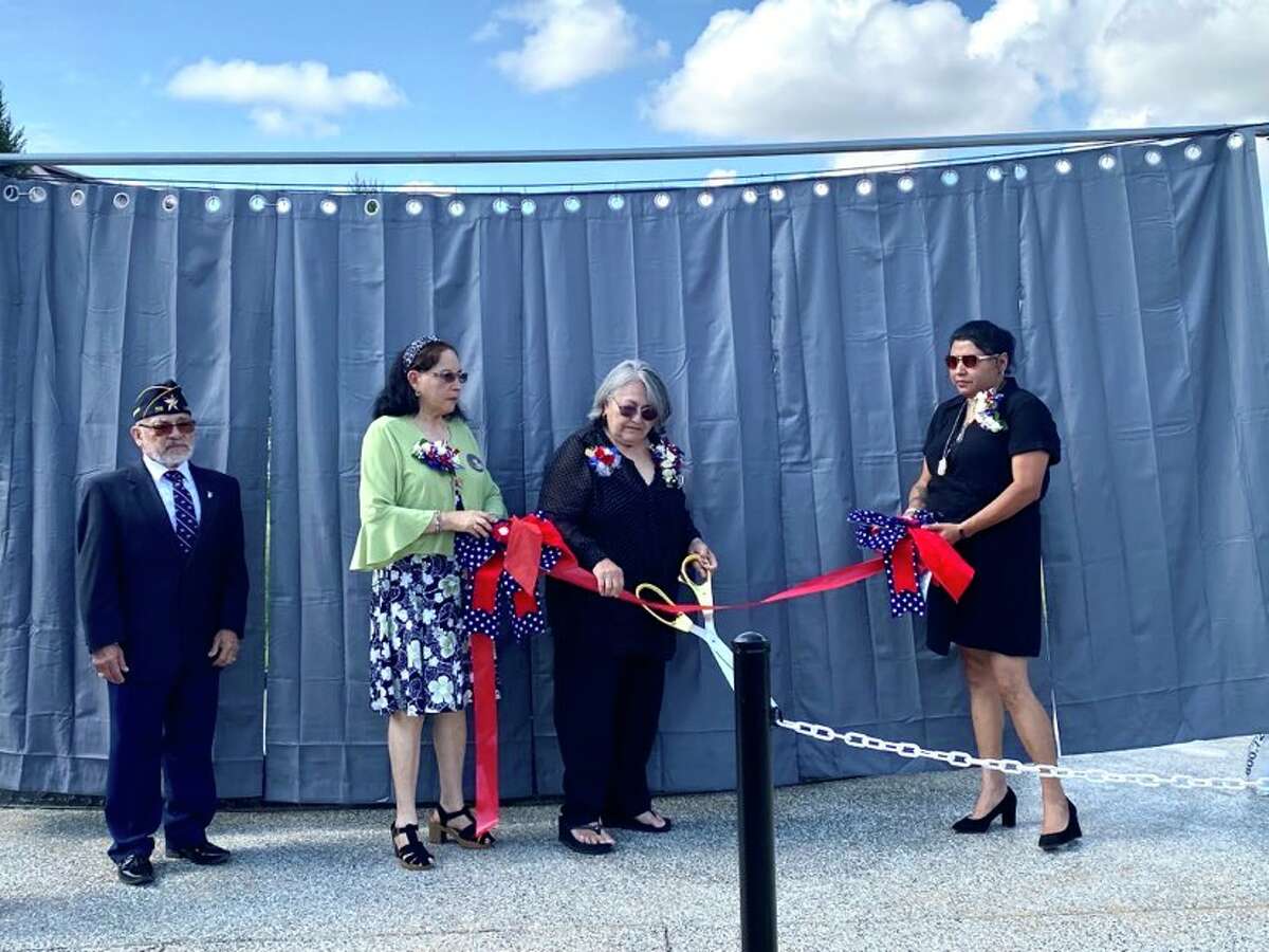 Laredo honors fallen heroes during Memorial Day ceremony at cemetary