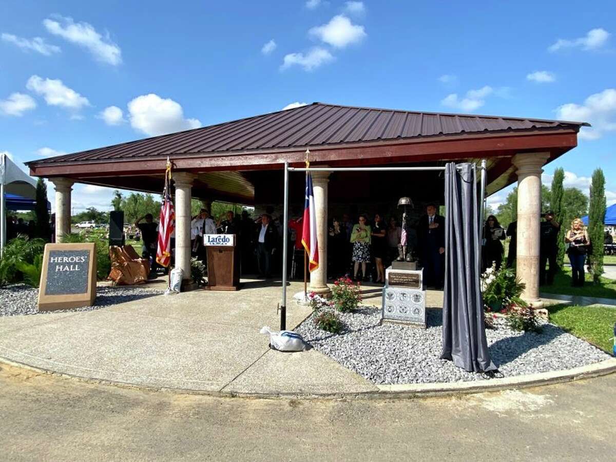 Laredo honors fallen heroes during Memorial Day ceremony at cemetary