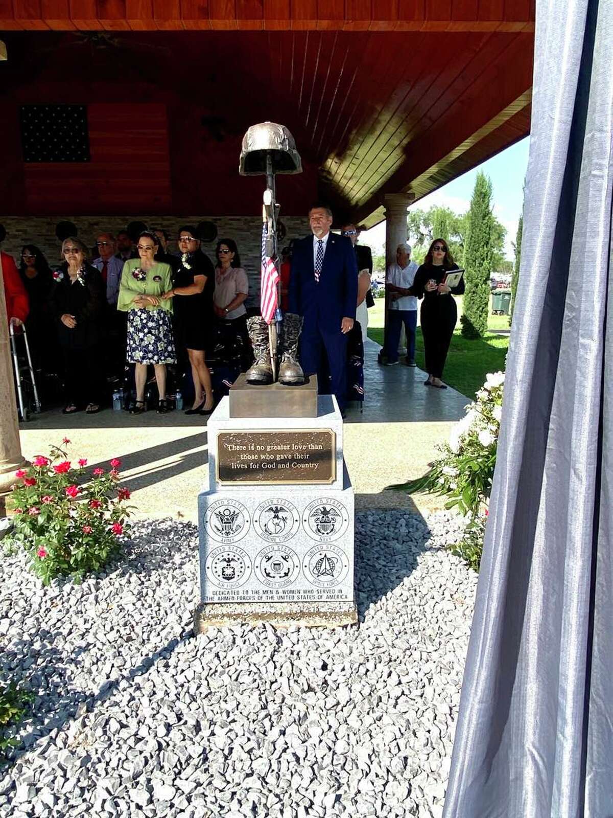 Laredo honors fallen heroes during Memorial Day ceremony at cemetary