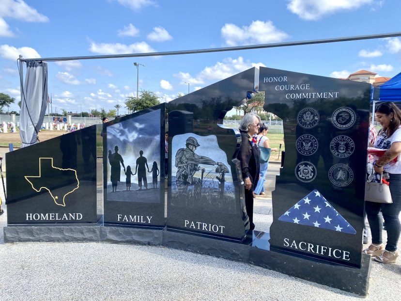 Laredo honors fallen heroes during Memorial Day ceremony at cemetary - Vimarsana News