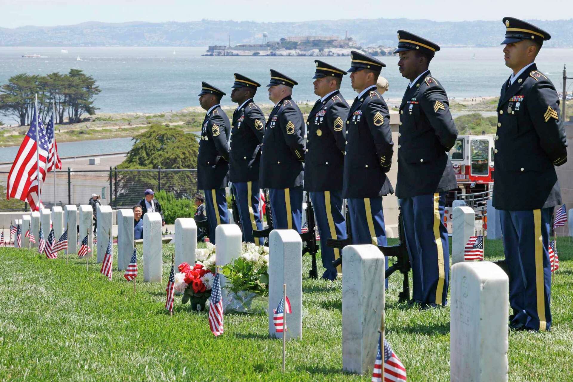Memorial Day ceremony at SF military cemetery honors fallen troops