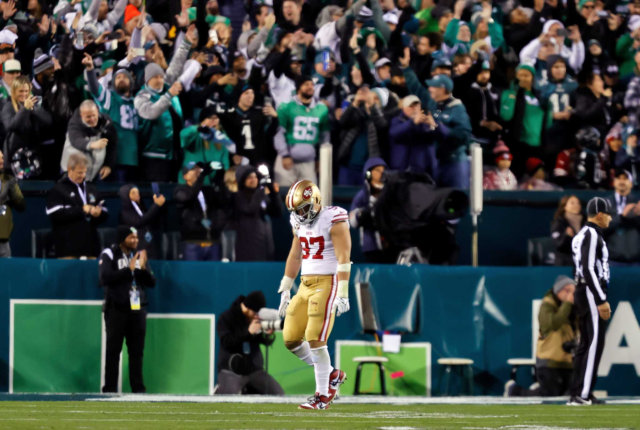 San Francisco 49ers shirt found on famous Rocky statue in Philadelphia