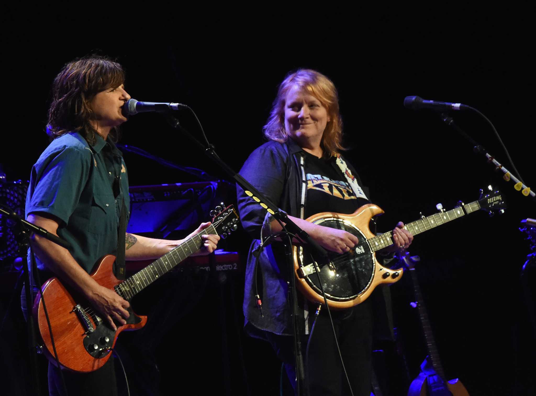 Indigo Girls Cancel Concert After Tour Bus Driver Killed in South Carolina Crash