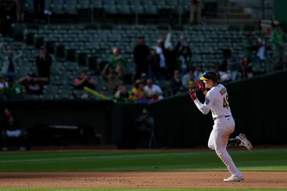 Shea has a day, clutch homer terminates A's 8-game losing streak