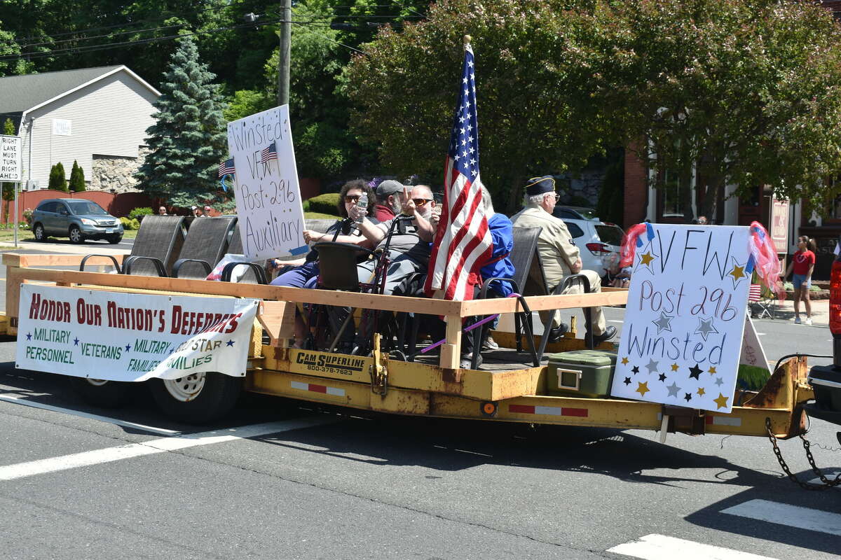 Winsted celebrates Memorial Day with pets, Laurel contestants