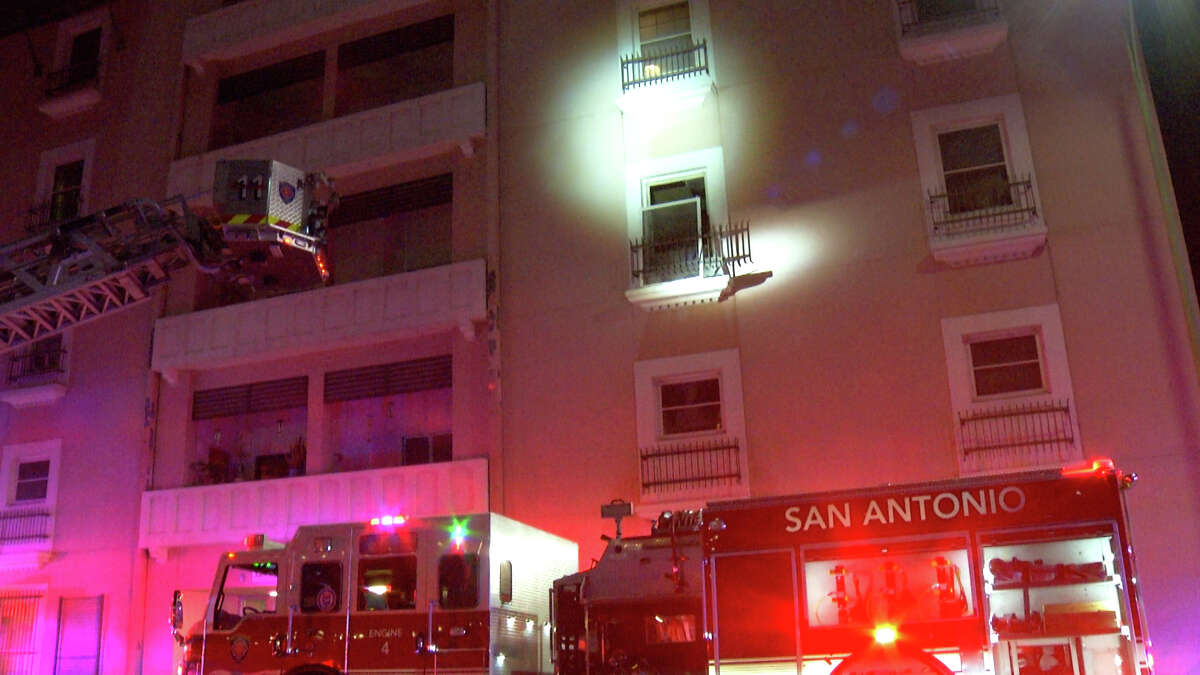 Highrise fire downtown kills 1, forces 30 to flee apartments