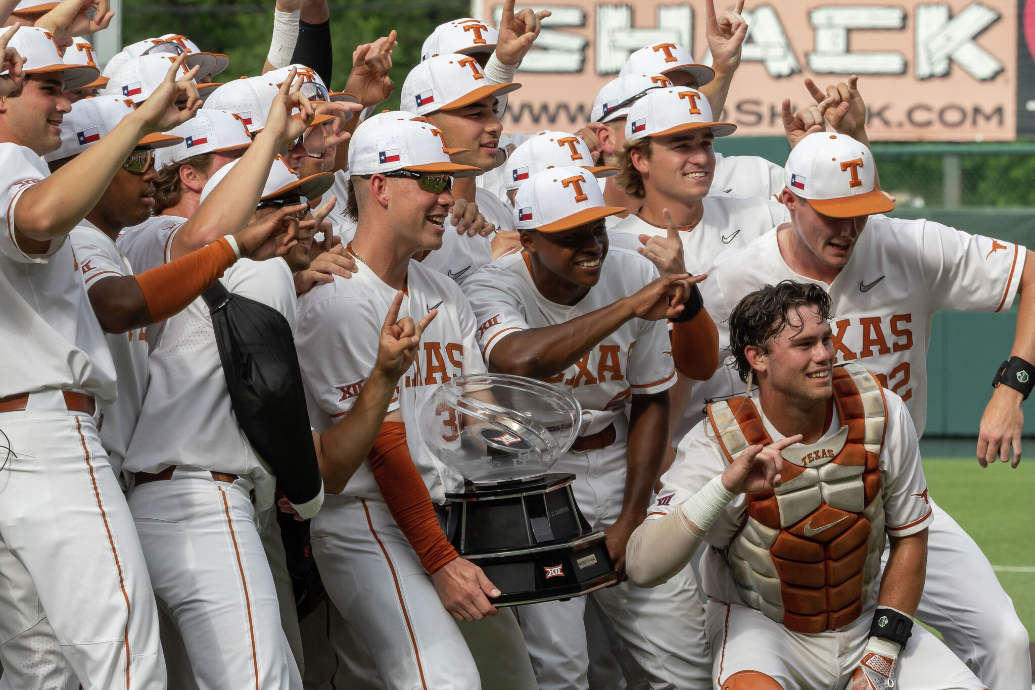 NCAA baseball super regionals: Texas A&M advances to College World Series;  4 road teams win Game 1s 