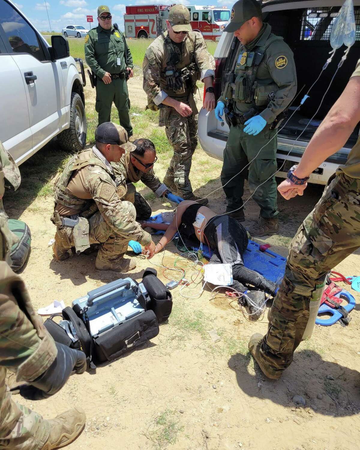 Laredo Sector USBP agents rescue migrant from drowning