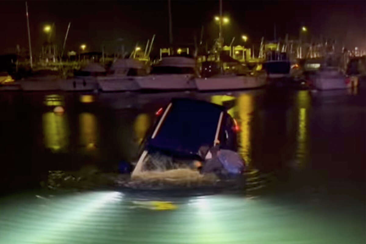 tourist in hawaii drives car into water