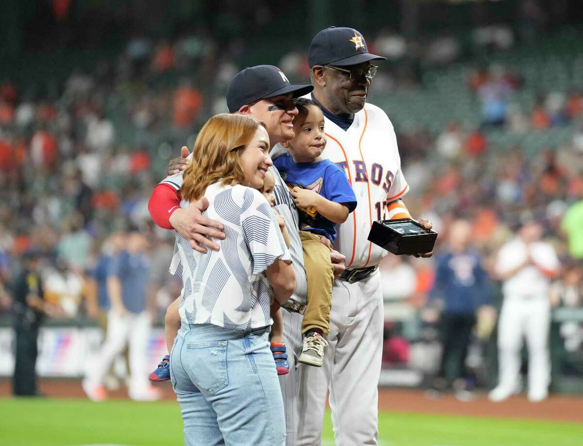 Christian Vazquez receives Astros World Series ring - Our Esquina