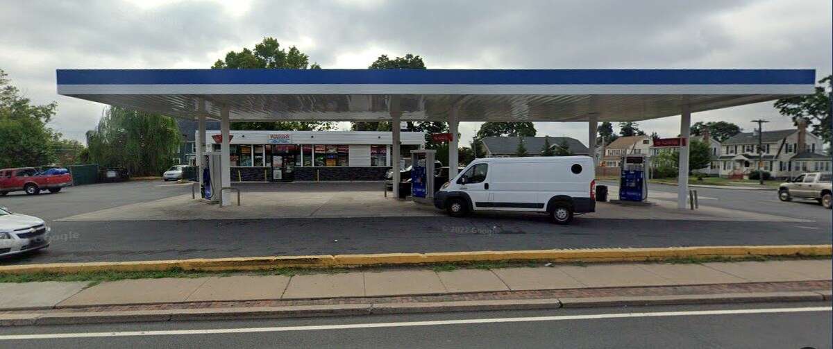 Man shot in legs at Windsor gas station, police say