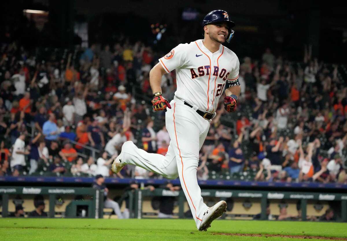 Twins 8, Astros 2: Minnesota pounds Houston pitching to win series