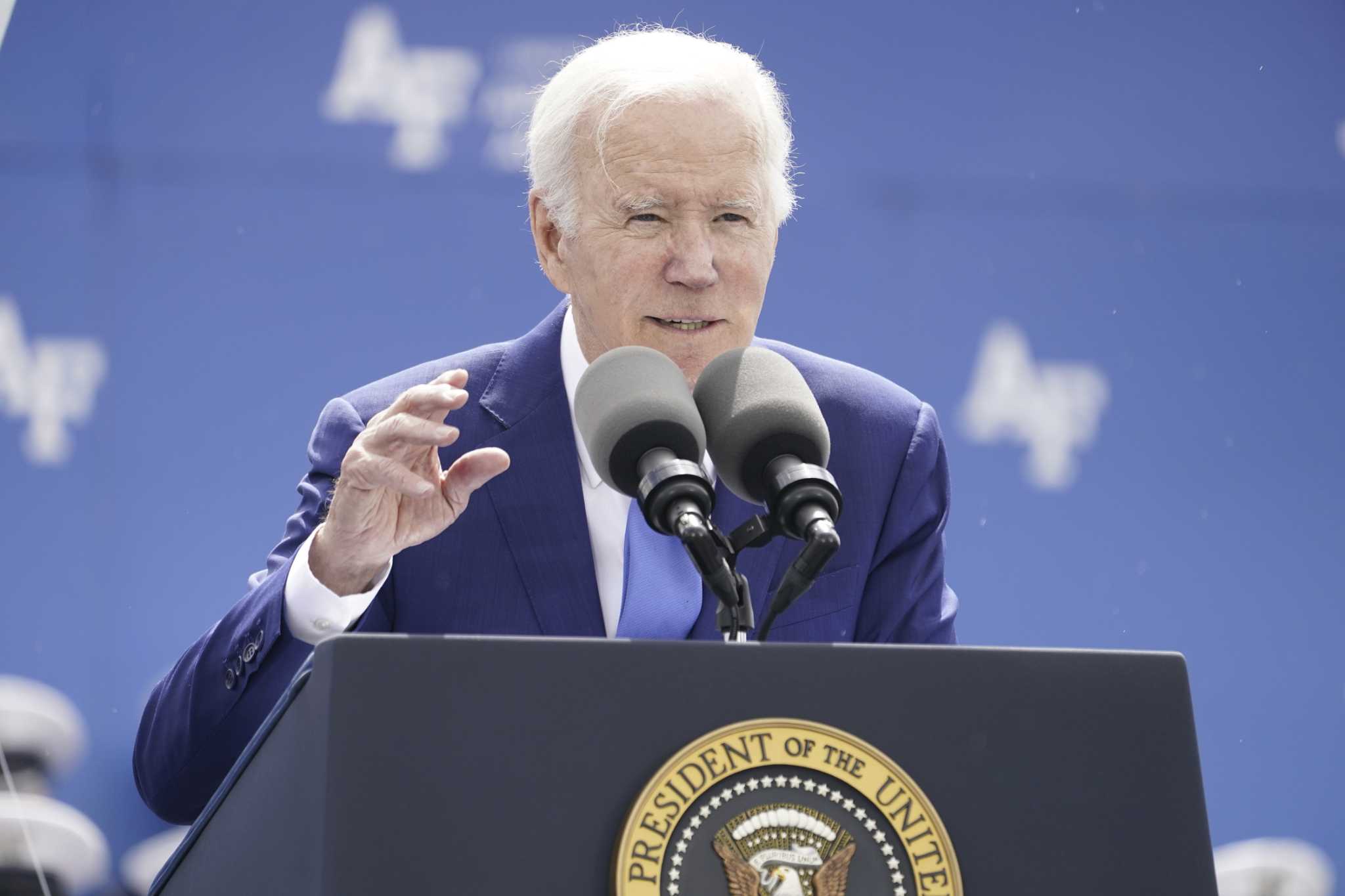 Biden tells US Air Force Academy graduates their leadership needed in increasingly confusing world - Vimarsana News