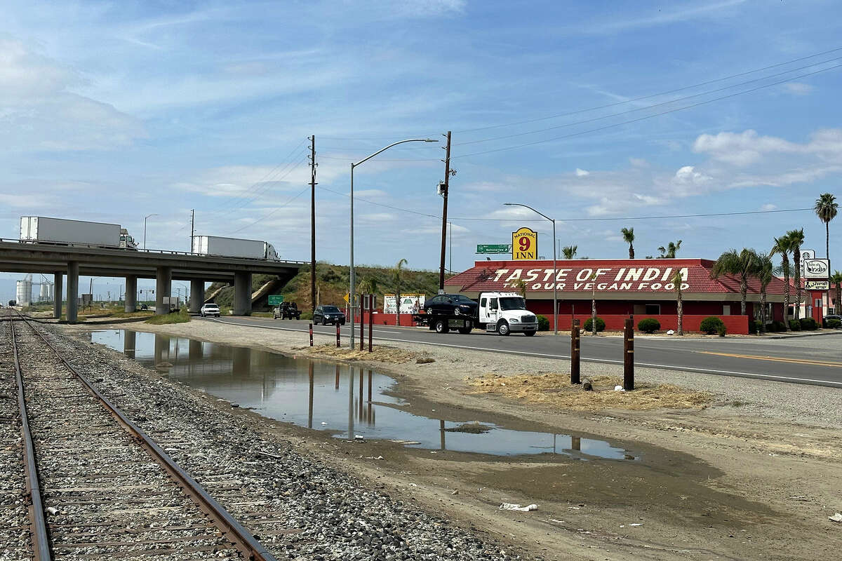 After years of driving by, I finally ate at the Indian restaurant