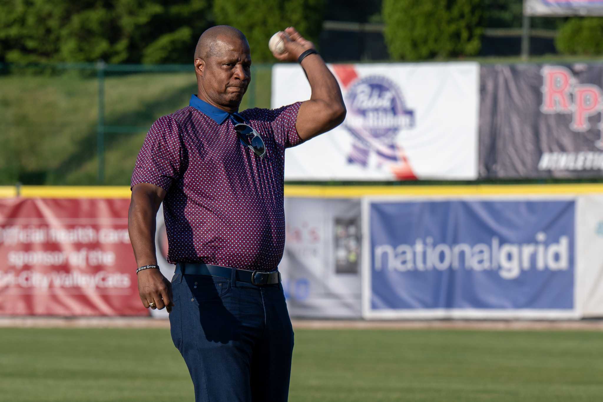 Overcomer' Darryl Strawberry appears at ValleyCats game