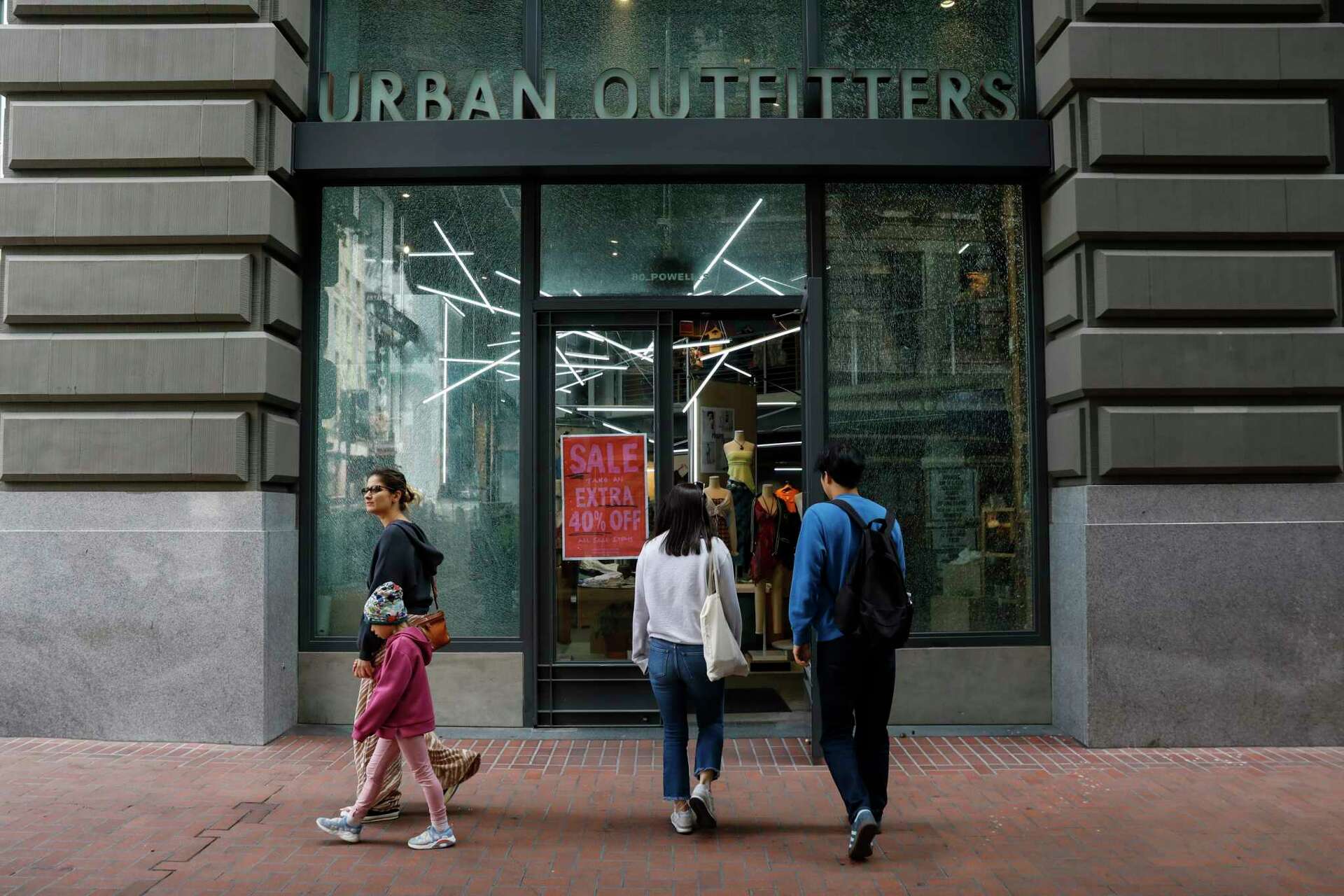 Is this street going to be dead Inside one of the last big stores in a famous S.F. retail hub