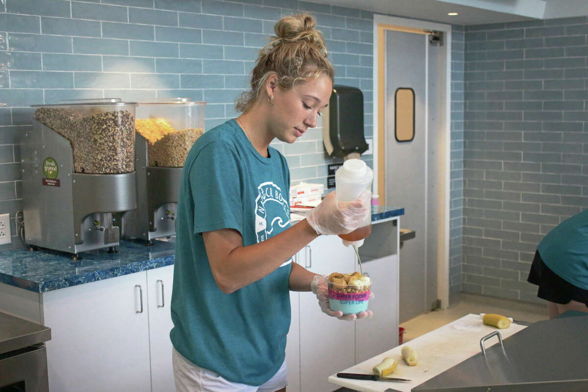 Nautical Bowls serves Edwardsville community healthier dessert options