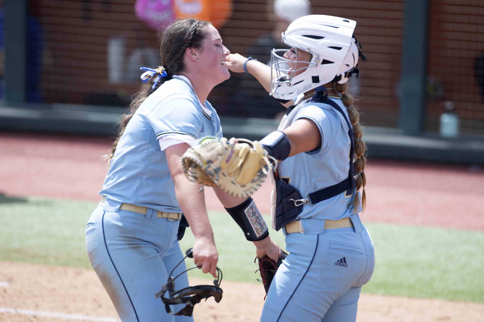 Roaring sendoff to state softball playoffs for Lake Creek Lions