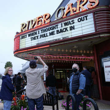 Friends of River Oaks Theatre sell seats, photos at fundraiser