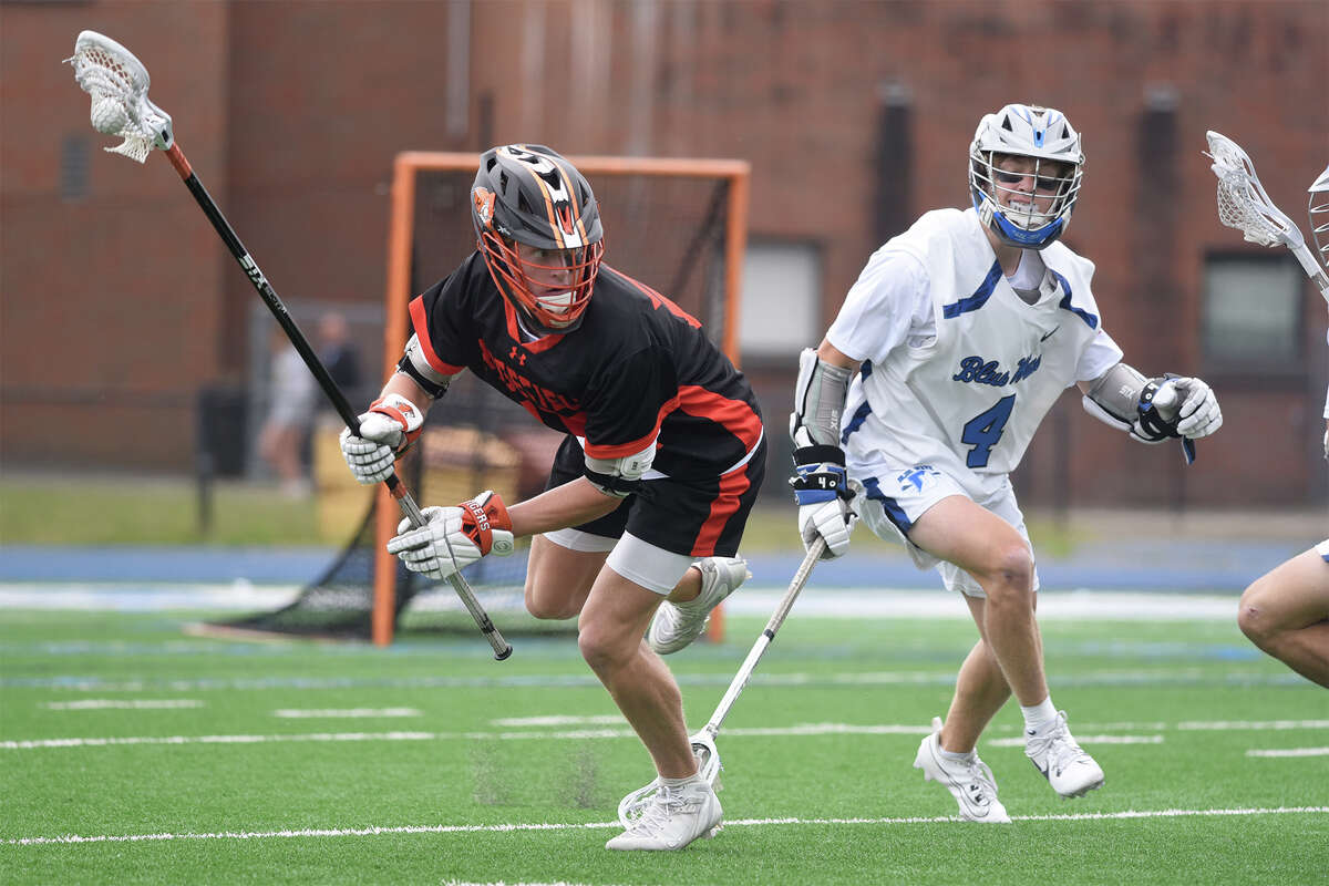 Brady Pokorny helps Darien with shot, passing in quarterfinal win