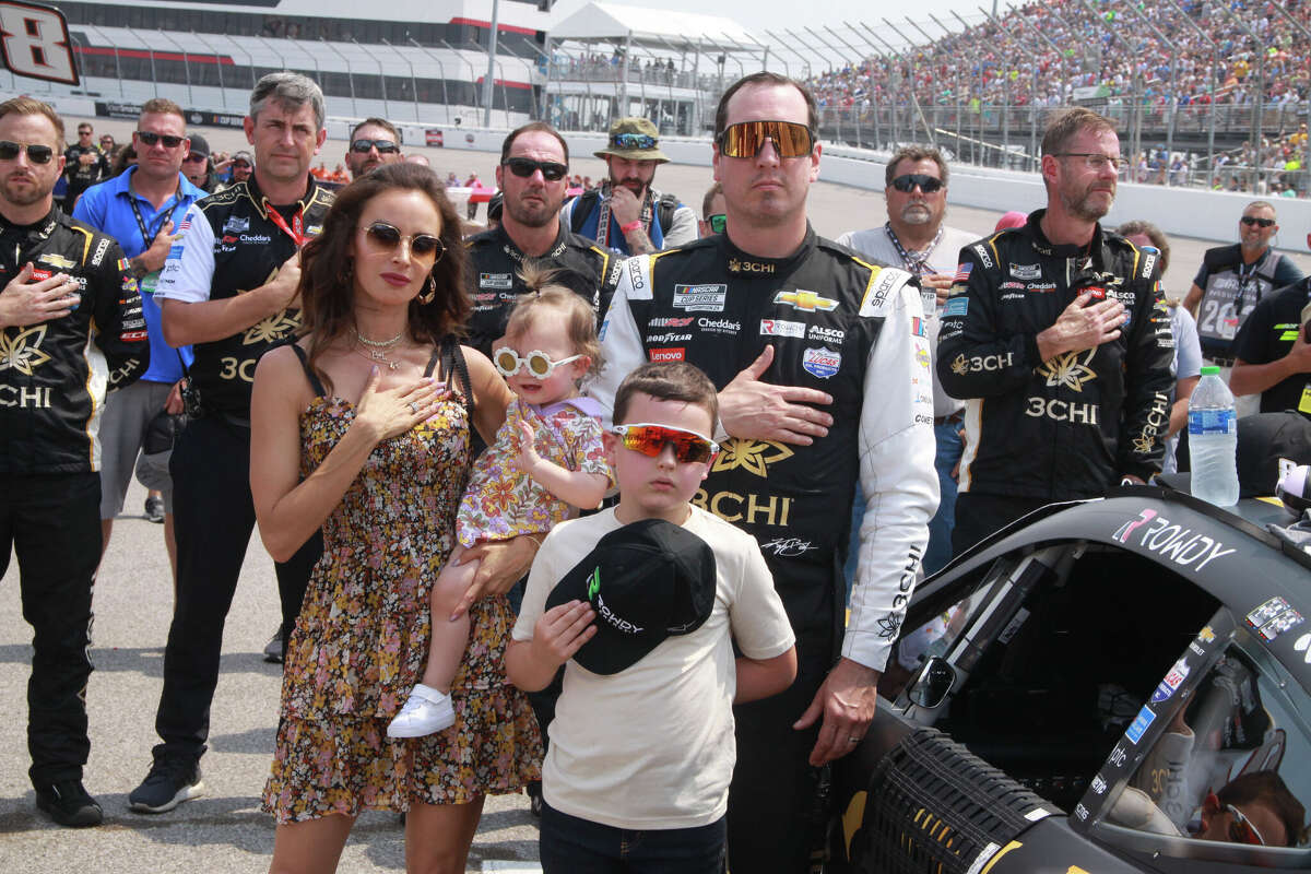 Kyle Busch edges Denny Hamlin for overtime Enjoy illinois 300 win