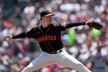 DeSclafani throws 8 scoreless as Giants shut out Astros 2-0