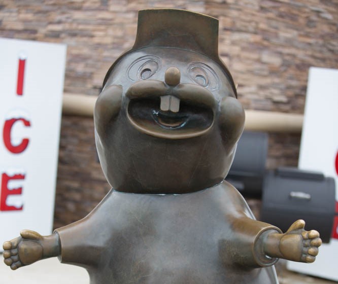 Texas couple renews vows with 'romantic' Buc-ee's wedding