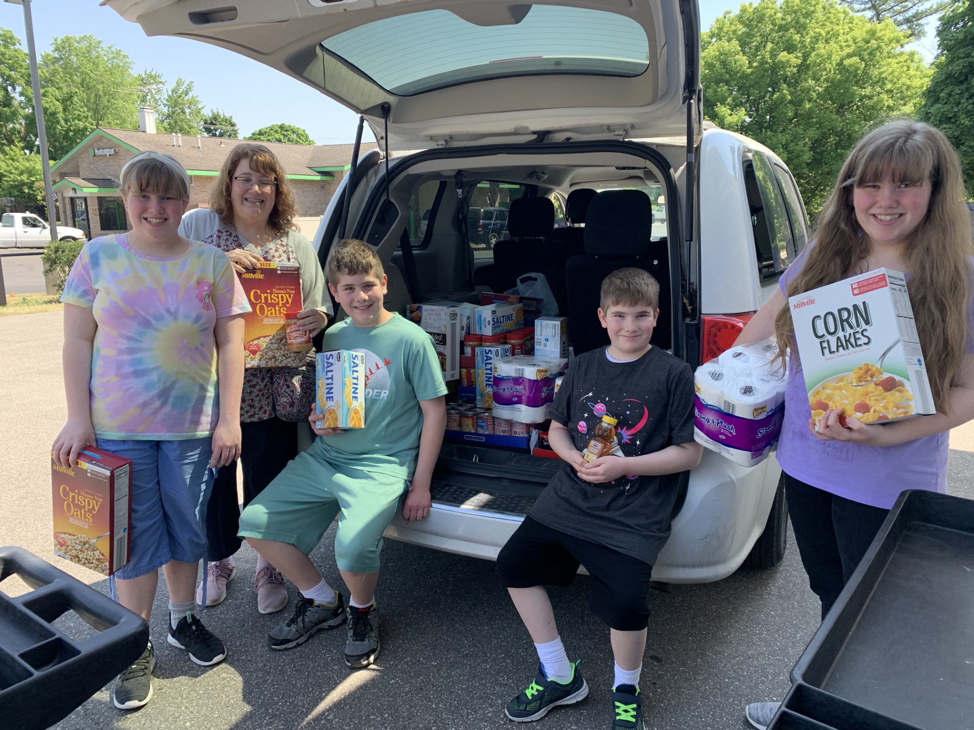 Manna Pantry in Big Rapids gets donation of 300 pounds of food, items