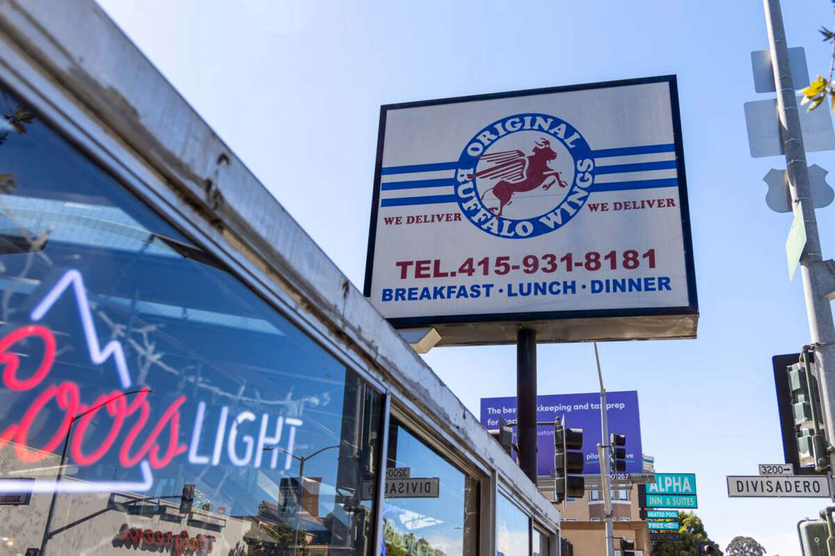 A view of Original Buffalo Wings on the corner of Lombard Street and Divisadero Avenue, which replaced the second Clown Alley location in about 1994.