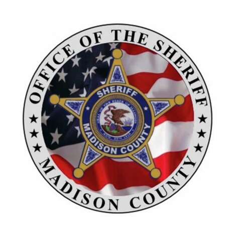 Madison County IL sheriff's deputies respond to knife call