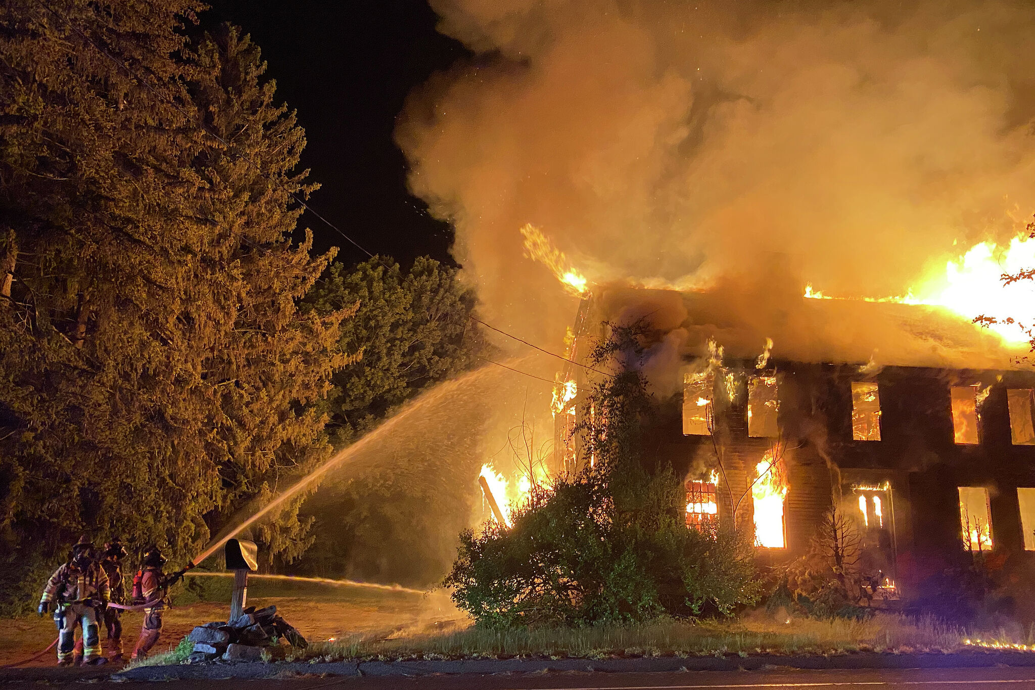owners-devastated-after-fire-destroys-historic-haddam-home