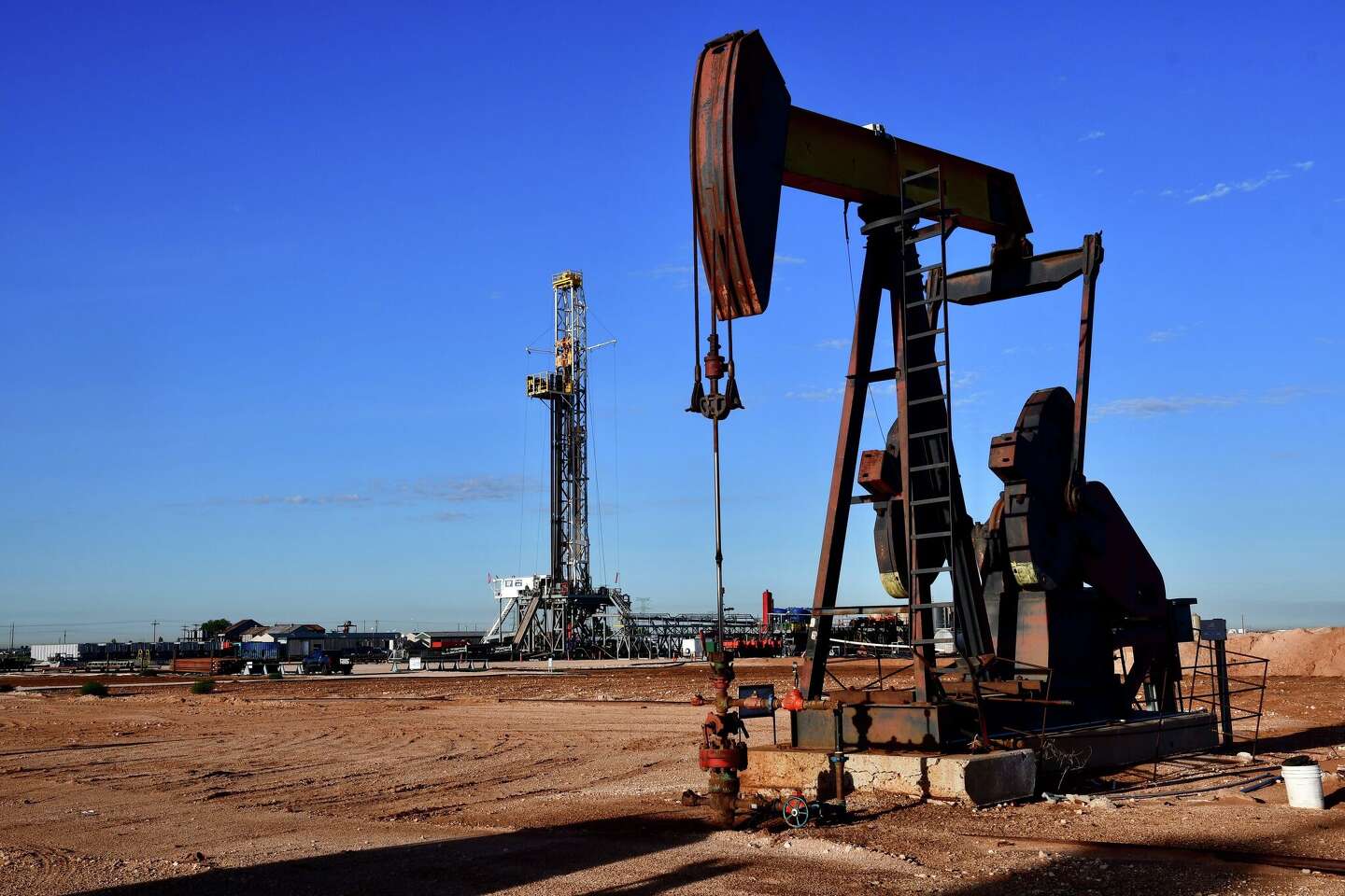 Hc Oil Rig Rig count continues to fall despite strong oil prices