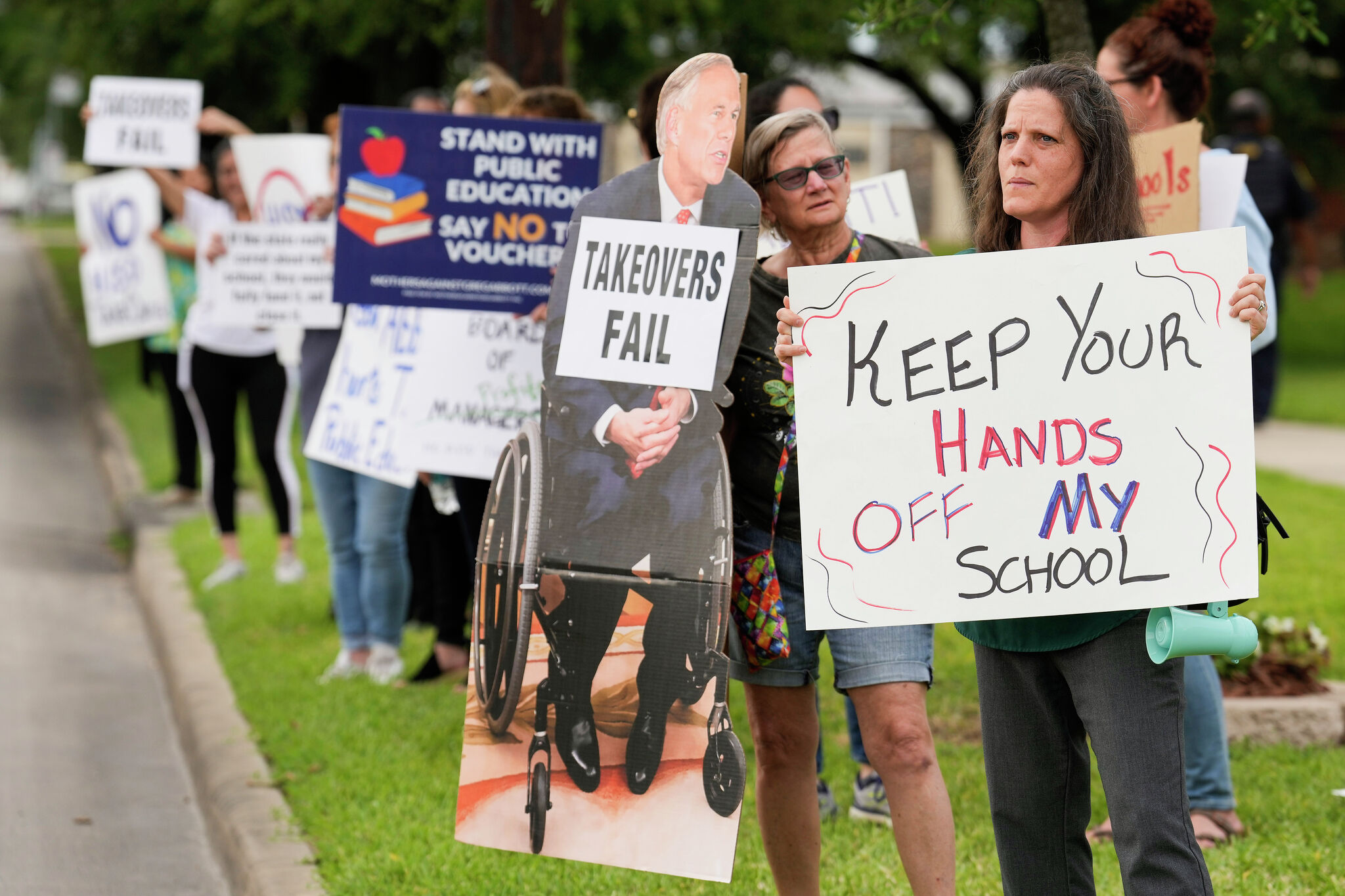 Houston voters trust locals more than TEA to run HISD, survey says - Vimarsana News