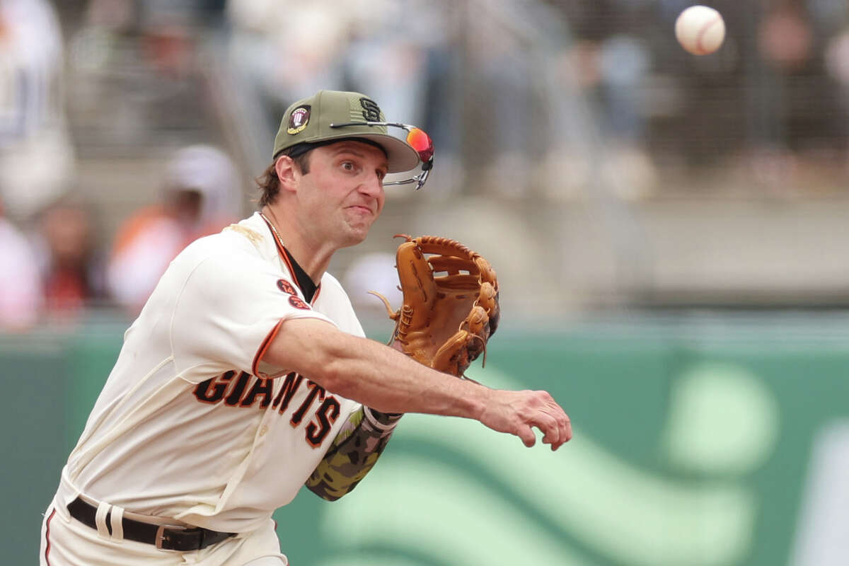 SF Giants: Schmitt recalled to spell 'grinding' Crawford