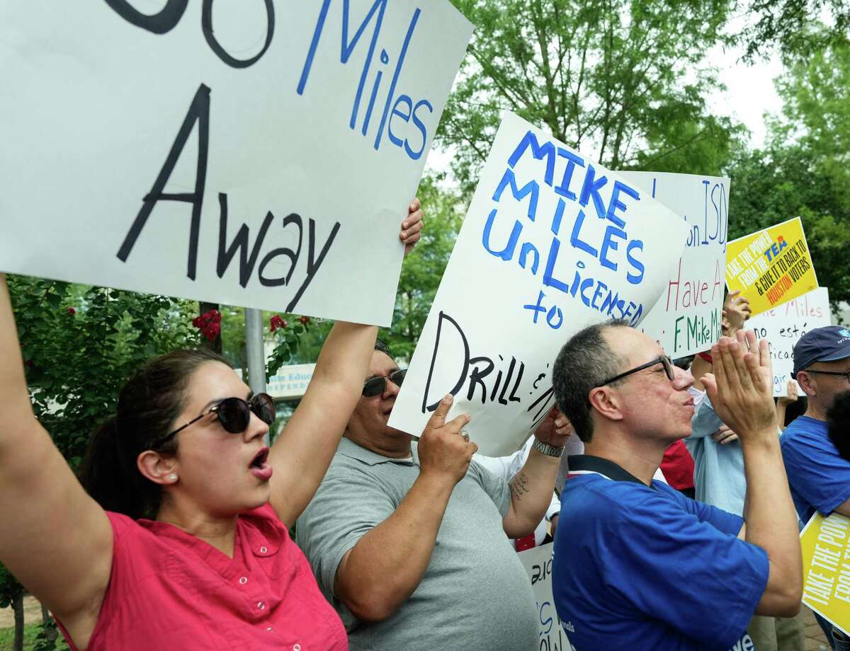 HISD Managers Approve Mike Miles' Contract Over Protesters' Objections