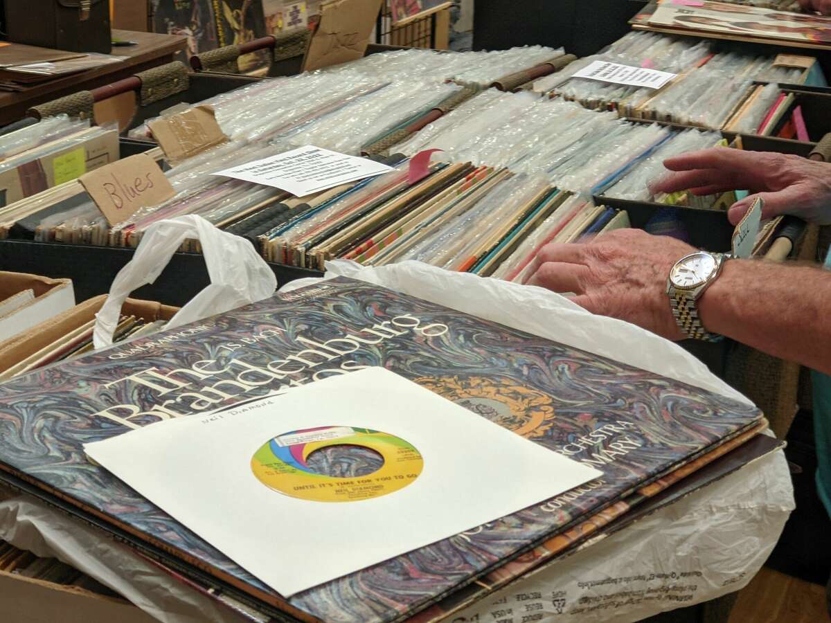 Vinyl Record Show in Pasadena this weekend brings 45 vendors