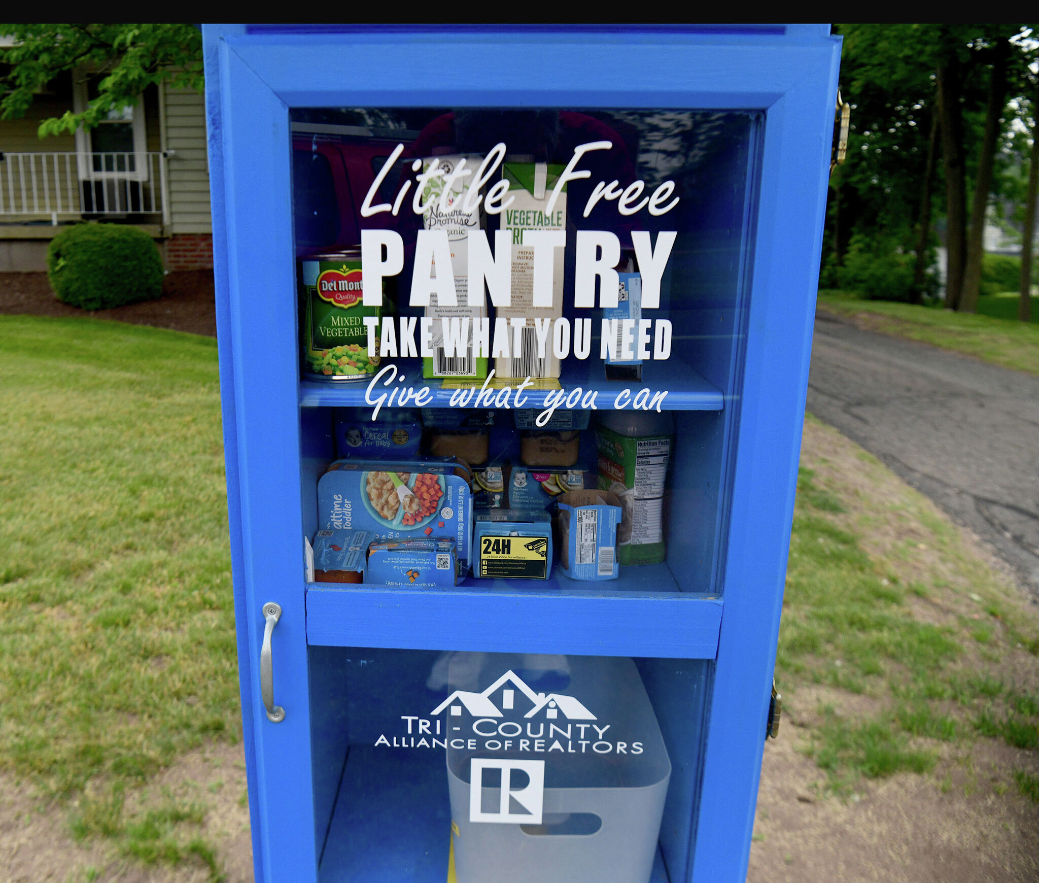 Manchester, South Windsor among those with new free pantries
