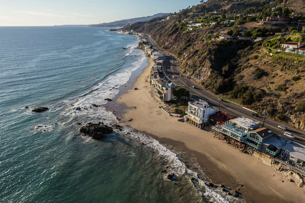 Wealthy homeowners penalized for blocking Calif. beach access