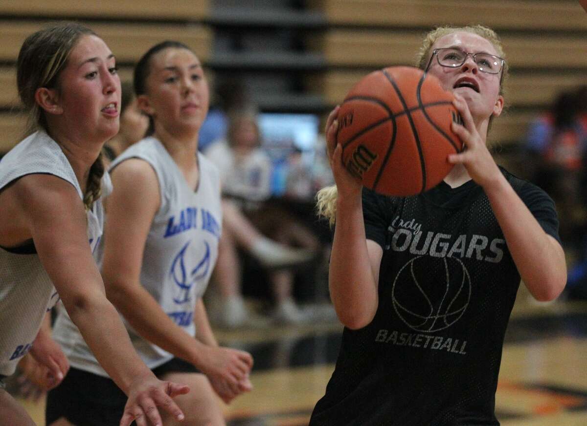 Gallery Photos from the first night of Beardstown Summer League