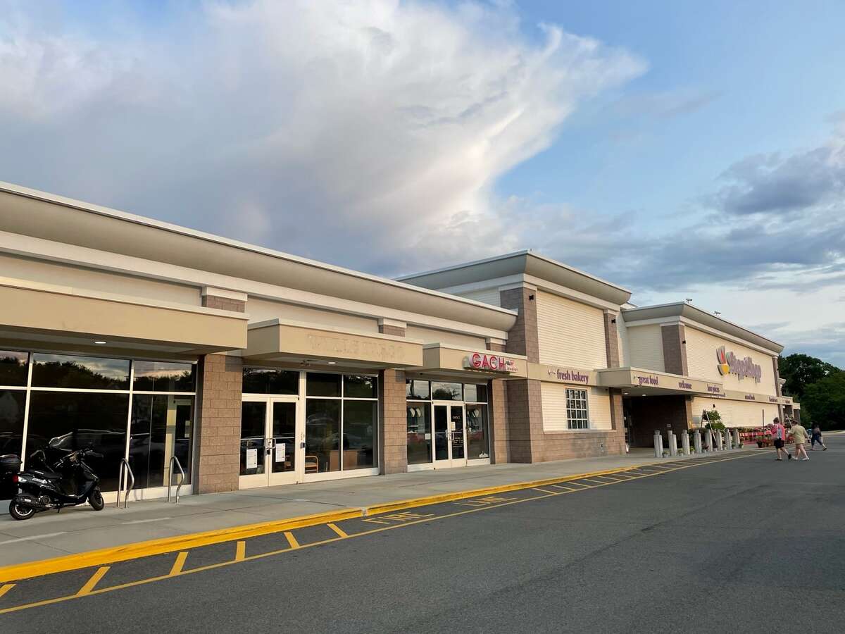 Wells Fargo closes CT branch, plans three more shut downs