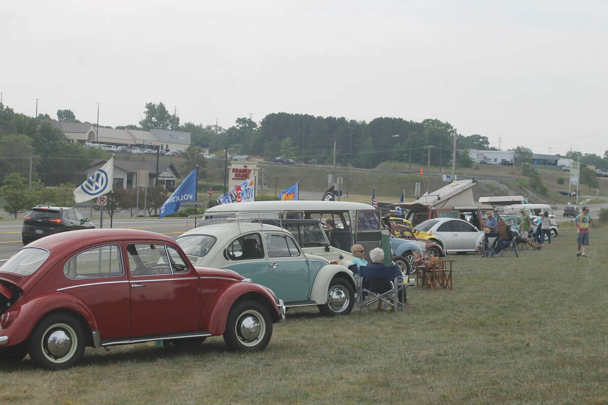 Manistee car show raises funds for school athletic department
