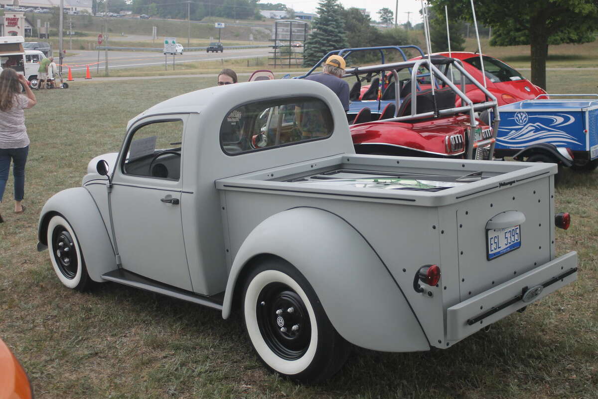 Manistee car show raises funds for school athletic department