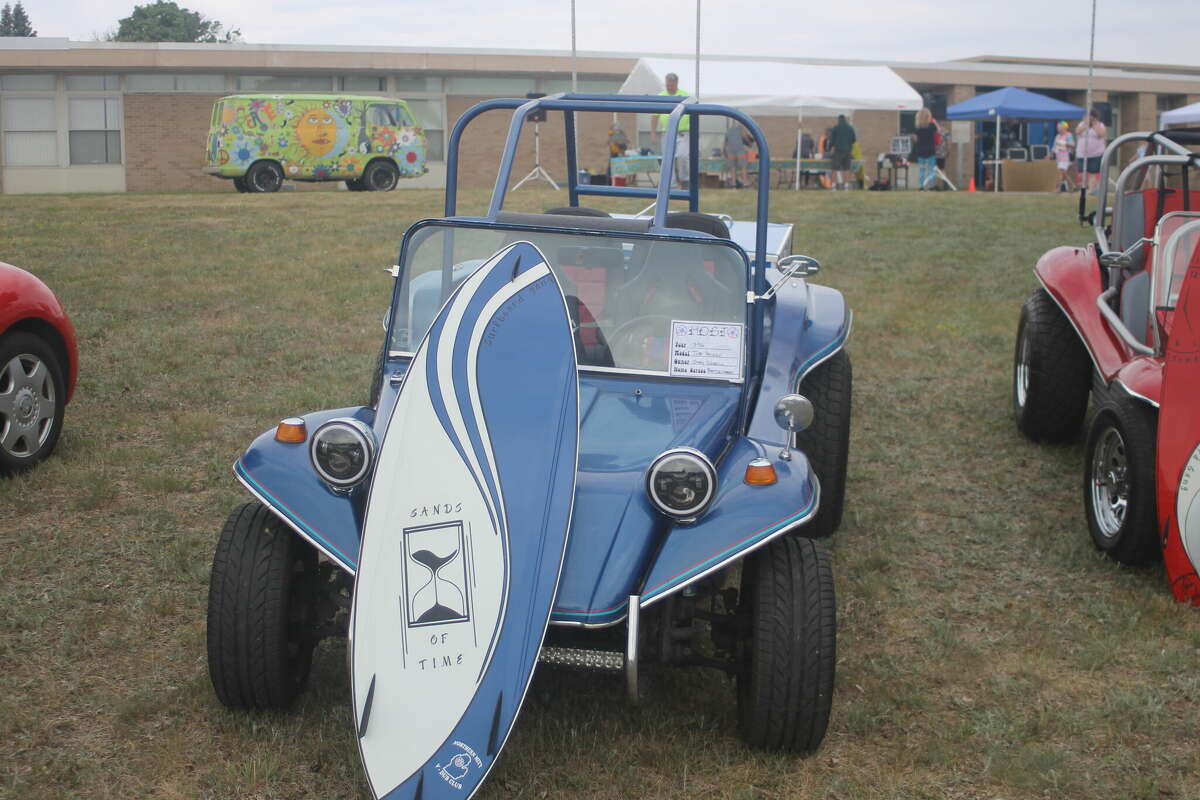 Manistee car show raises funds for school athletic department