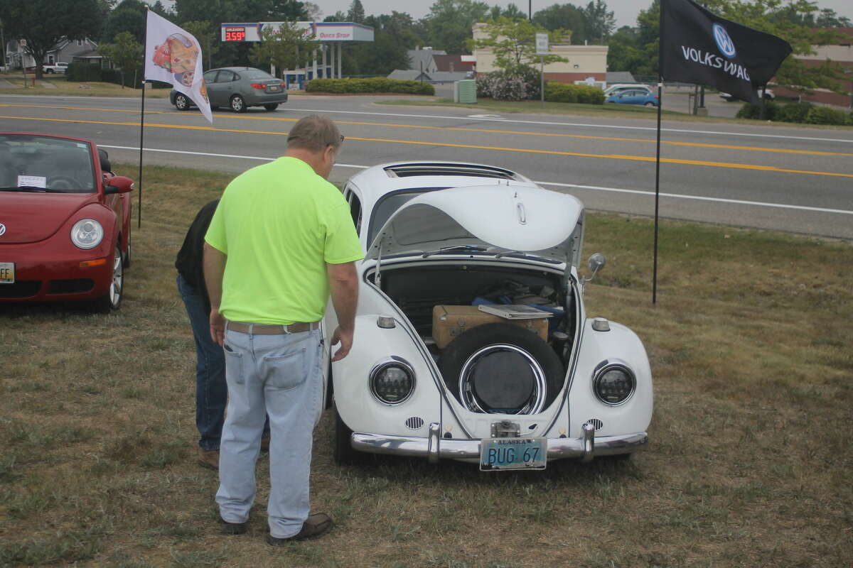 Manistee car show raises funds for school athletic department