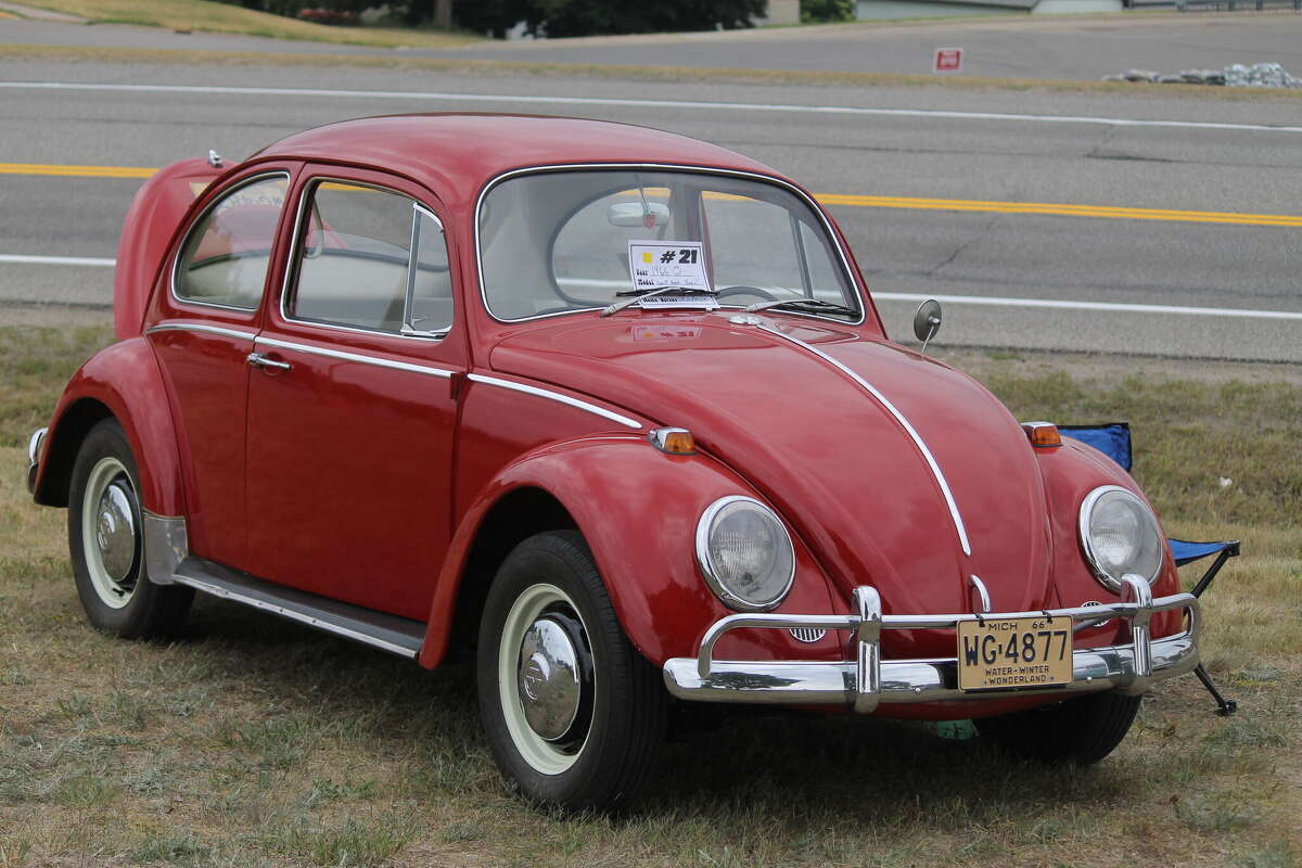 Manistee car show raises funds for school athletic department