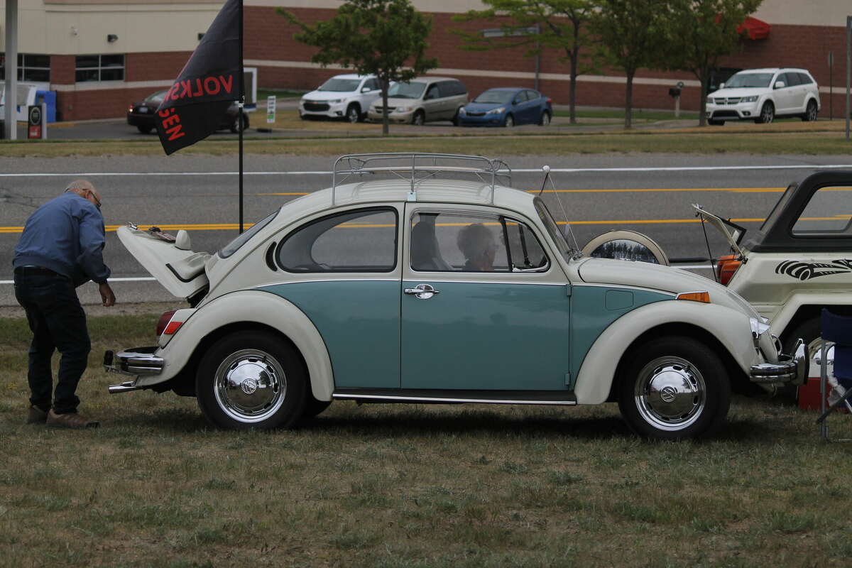 Manistee car show raises funds for school athletic department