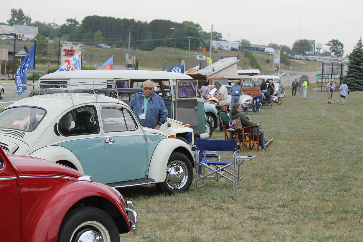 Manistee car show raises funds for school athletic department